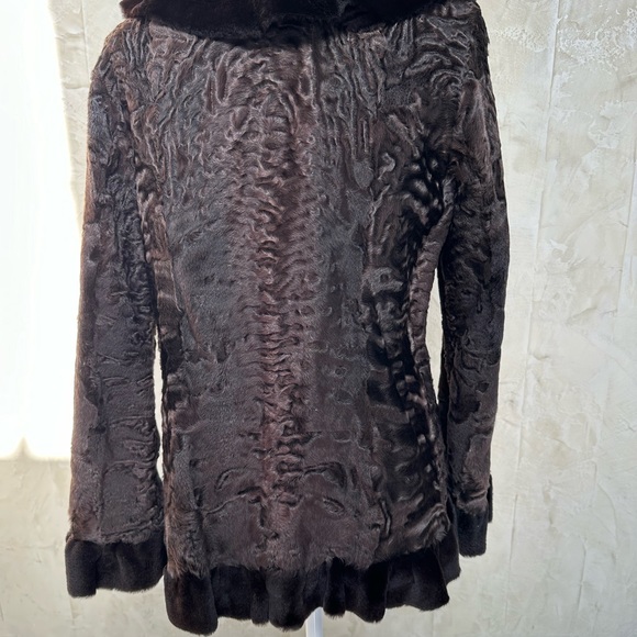 Beautiful Persian Lamb Jacket with Outline of Shaved Fur - Picture 4 of 6